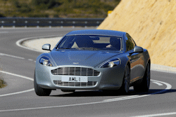 Aston Martin auf Bridgestone tb
