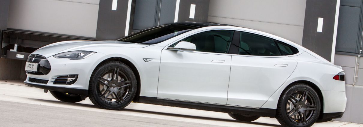 Tesla S mit