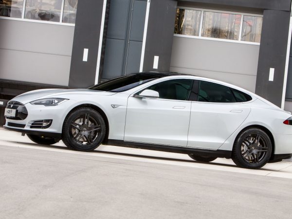 Tesla S mit