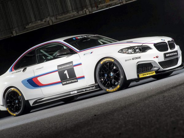 Dunlop BMW M235i Racing auf Dunlop tb
