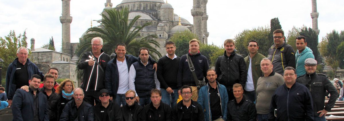 Syron Händler vor Hagia Sophia tb