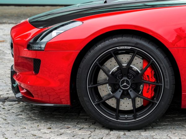 Dunlop Sport Maxx Race auf SLS AMG GT FINAL EDITION