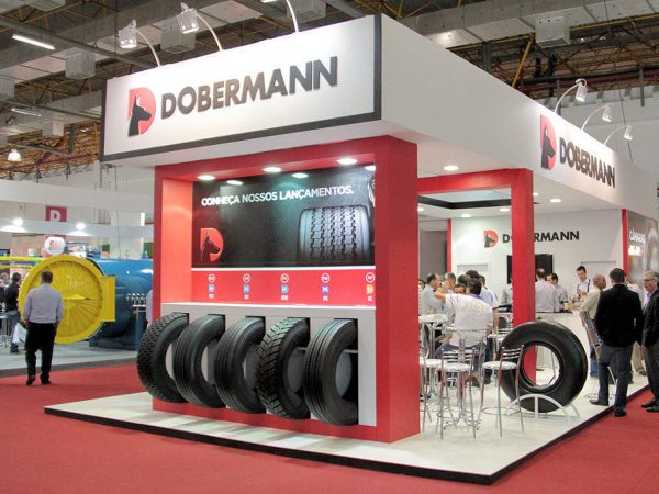 Dobermann Stand Brasilien tb