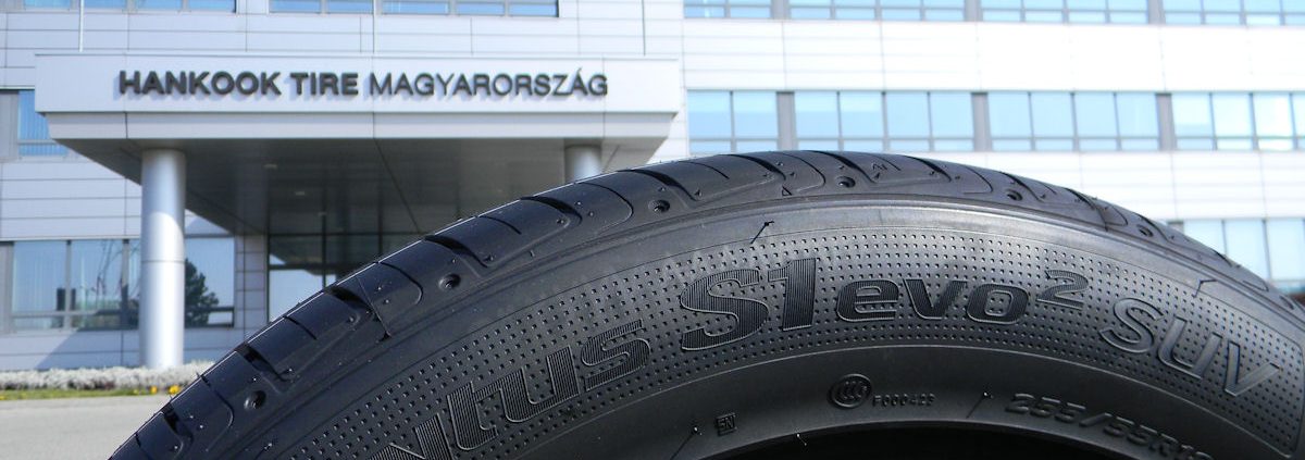 Hankook Tire as Original Fitment on Porsche Macan1 01 tb