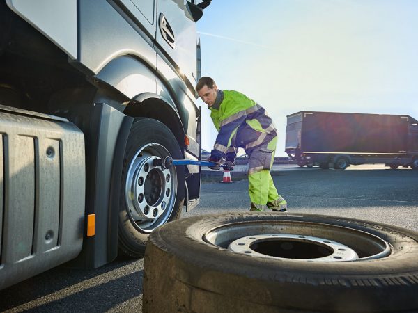 ADAC TS Reifenpanne Reparatur tb