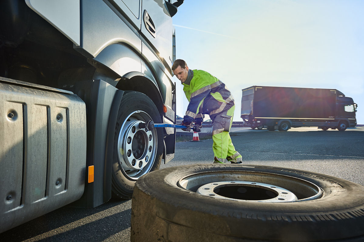 ADAC TS Reifenpanne Reparatur tb