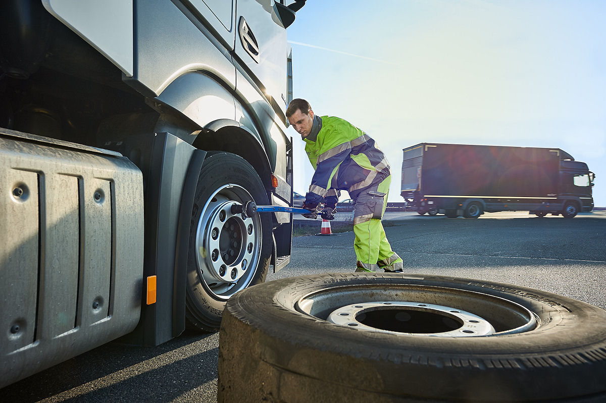 ADAC TS Reifenpanne Reparatur tb