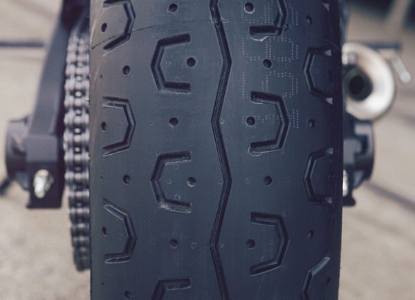 Pirelli Phantom Sportscomp OE bei Yamaha XSR700