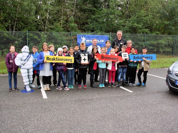 Michelin Achtung Auto Gruppenfoto tb