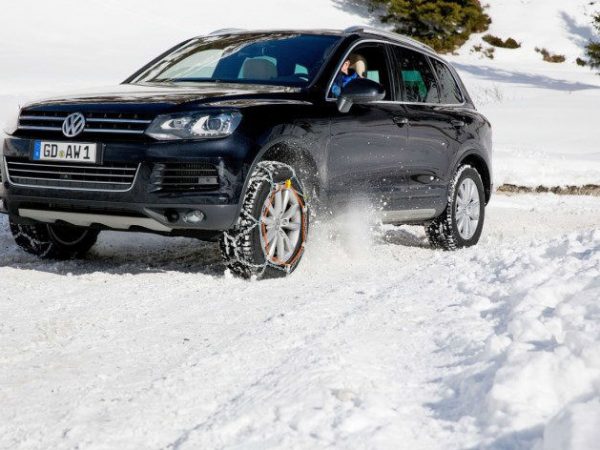Schneeketten im Einsatz tb