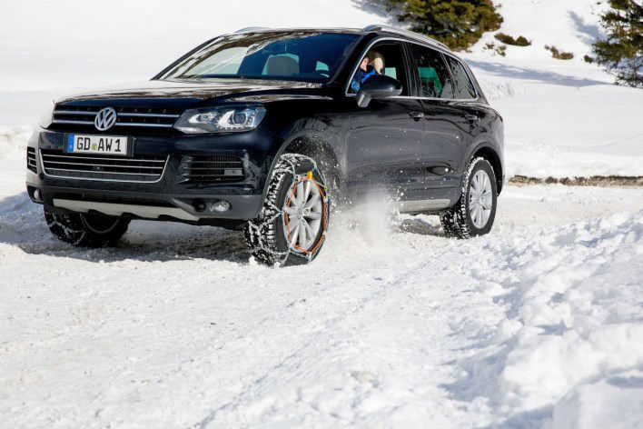 Schneeketten im Einsatz tb