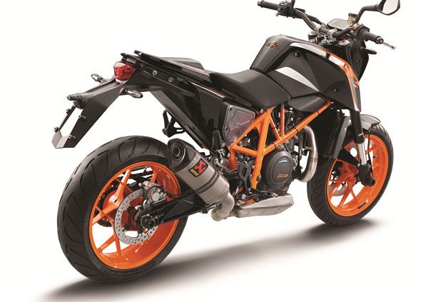 Metzeler Sportec M7 RR OE bei KTM 690 Duke