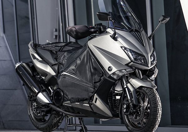 Michelin Pilot Road 4 Scooter mit Maschine