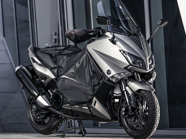 Michelin Pilot Road 4 Scooter mit Maschine