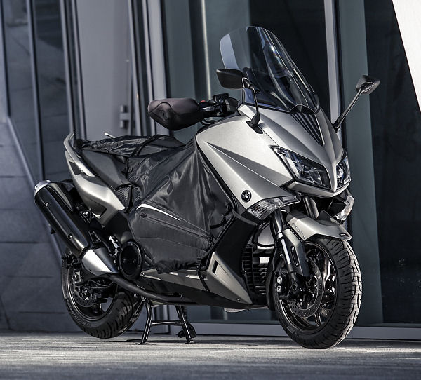 Michelin Pilot Road 4 Scooter mit Maschine