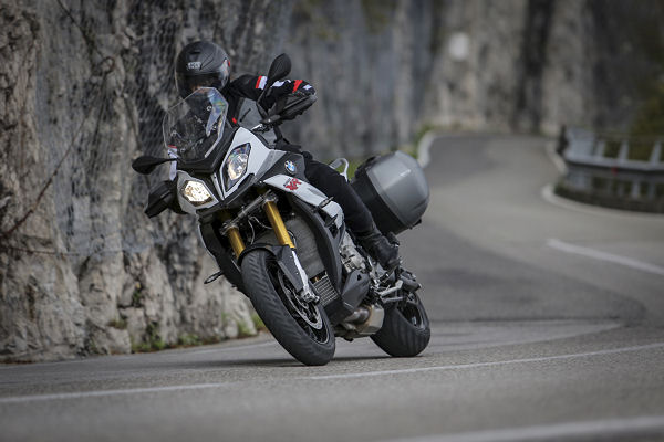 Motorradreifentests