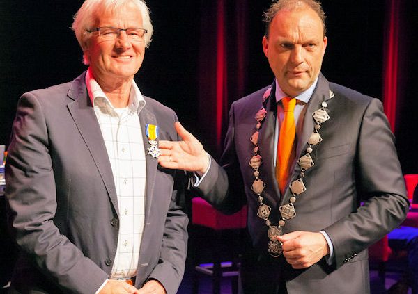 Jan Heuver li geridderd 26042016 tb