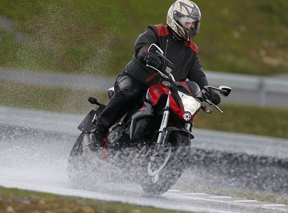 Metzeler Roadtec 01 Nässe