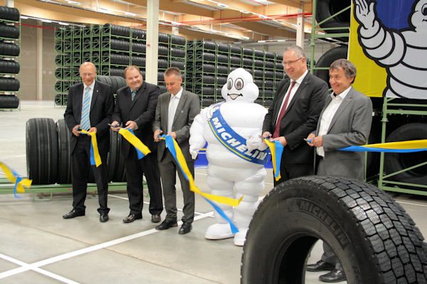 Michelin Einweihung Logistikzentrum Band durchgeschnitten tb