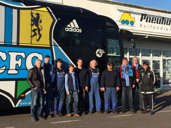 Yokohama Mannschaftsbus Chemnitzer FC bei Pneuhage