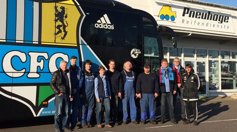Yokohama Mannschaftsbus Chemnitzer FC bei Pneuhage