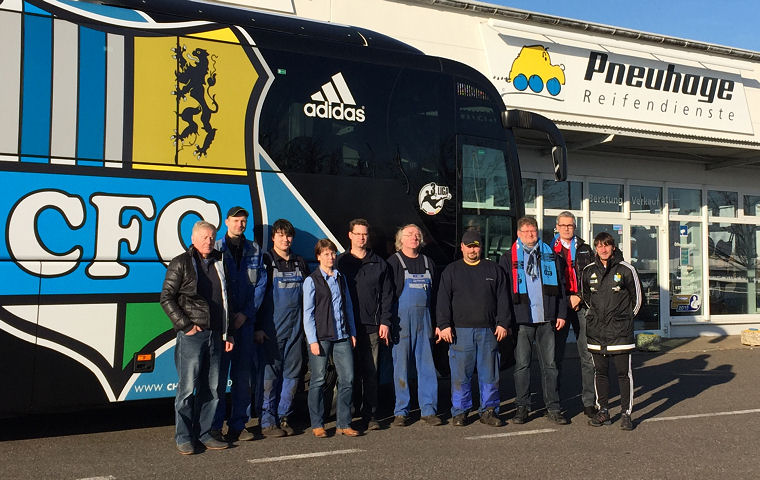 Yokohama Mannschaftsbus Chemnitzer FC bei Pneuhage