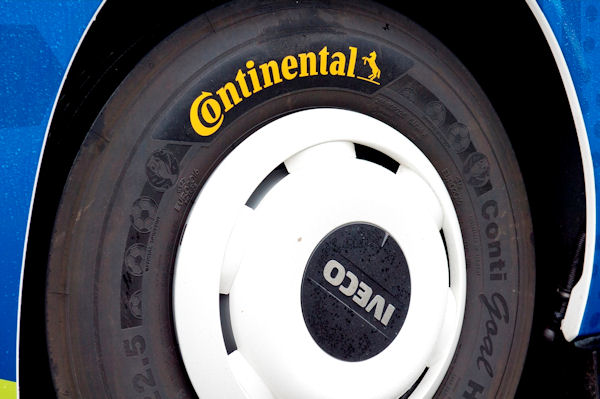Continental UEFA 01 2 klein