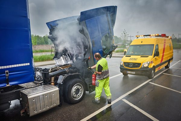 ADAC TS LKW Brand klein