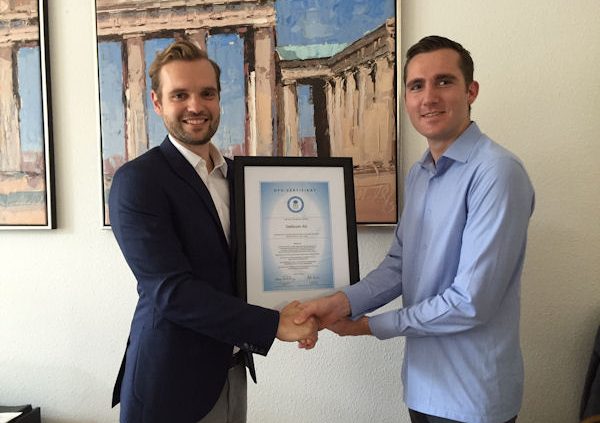 Delticom klein Jan Schmelzle stellv Geschäftsführer DFV und Tobias Ansel Franchise Manager Delticom AG