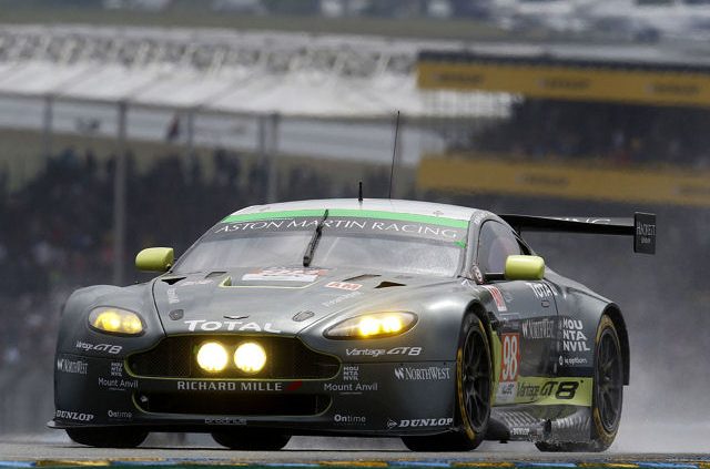 Dunlop Aston Martin Racing Startnummer 98