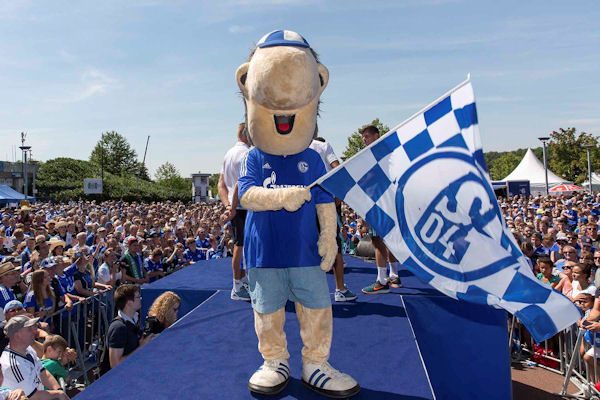 Saisoneröffnung von Kumho Reifenpartner Schalke 04 tb