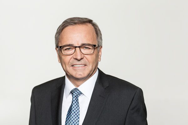 ZF Vorstand Rolf Lutz klein