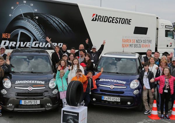Bridgestone sucht Familien als Testfahrer klein