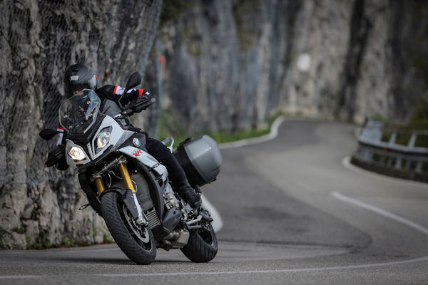 MotorradreifenDirekt de Metzeler und Motorrad Reisen verlosen Biker Wellness Urlaub klein