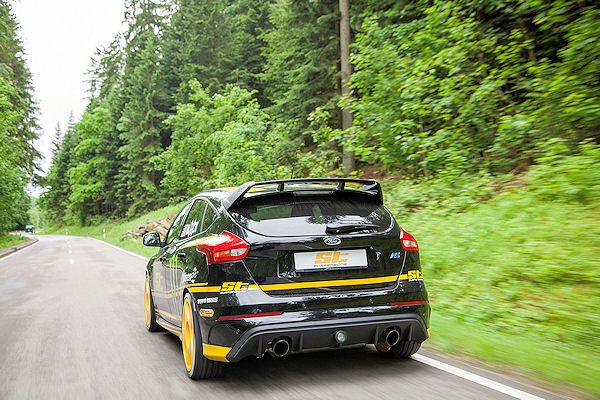 ST XTA Ford Focus RS Fahraufnahme 03 tb