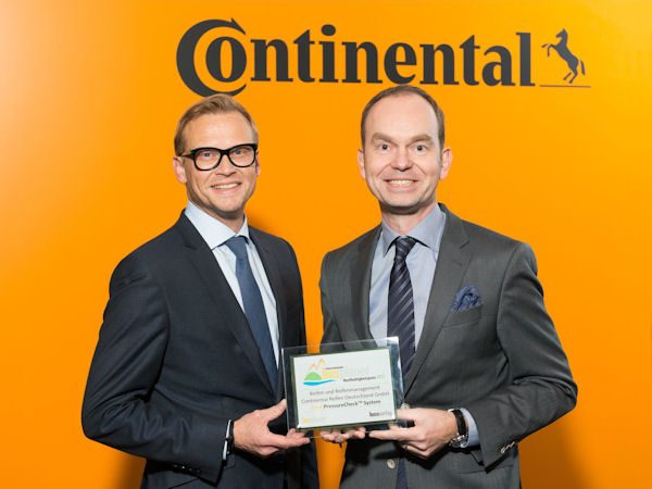 Conti Uebergabe Nachhaltigkeitspreis klein