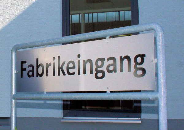 Fabrikeingang tb