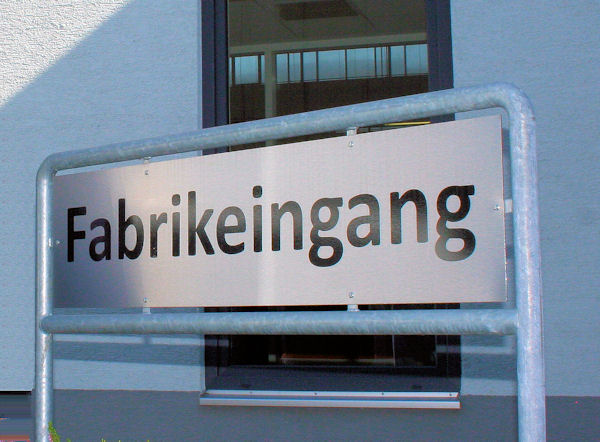 Fabrikeingang tb