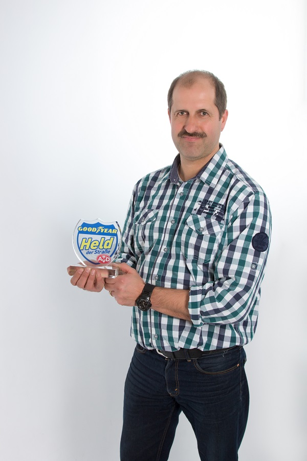 Held der Straße Februar klein