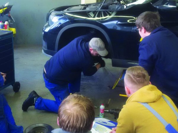 Ausbildung Pneuhage AzubischulungWerkstatt 2
