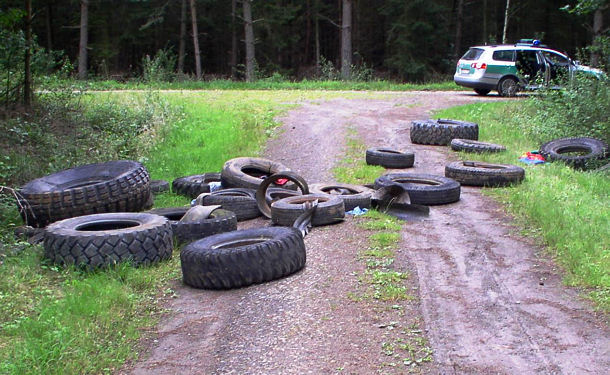Altreifen wild entsorgt