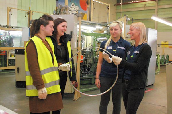 Michelin Frauen Zukunftstag 2 Wulstkernherstellung tb