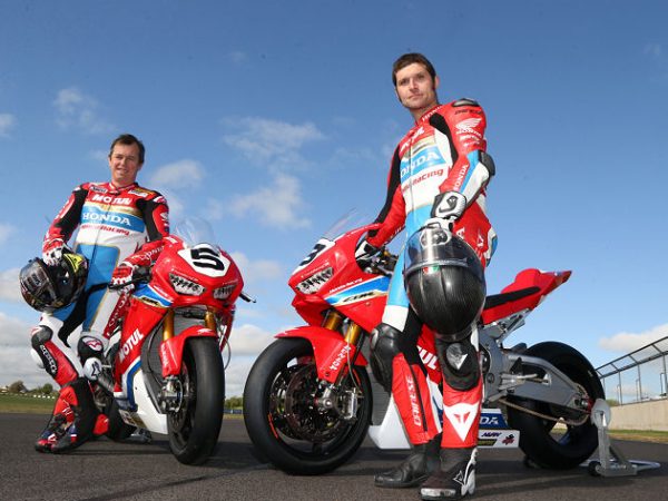McGuinness John links und Martin Guy