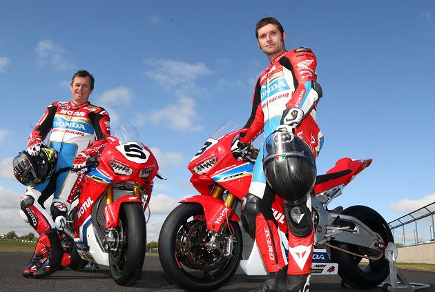 McGuinness John links und Martin Guy