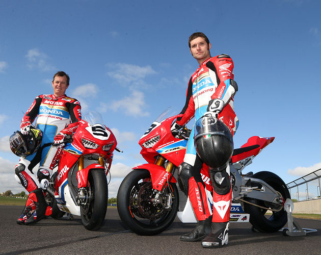 McGuinness John links und Martin Guy