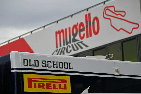 Pirelli Old School Renntrainings