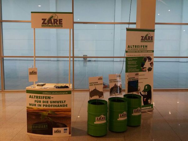 zare messestand klein