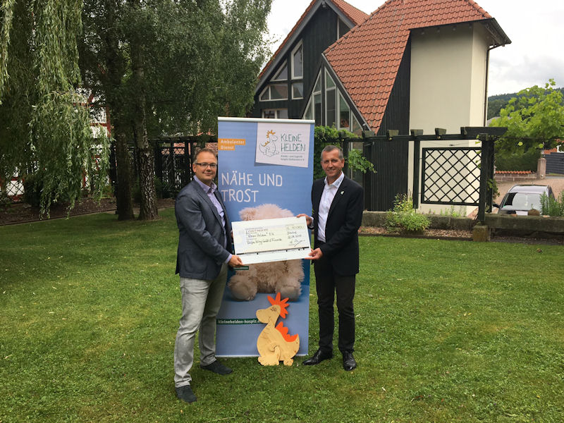 Kleine Helden Spendenübergabe 002 tb
