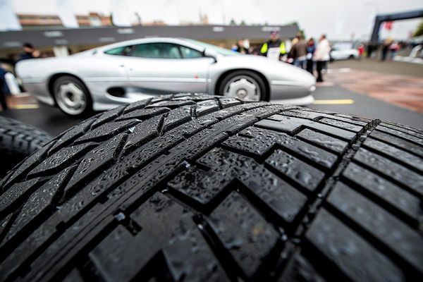 Pirelli Reifen für Jaguar XJ220