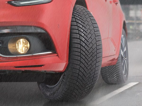 Continental AllSeasonContact am Auto montiert
